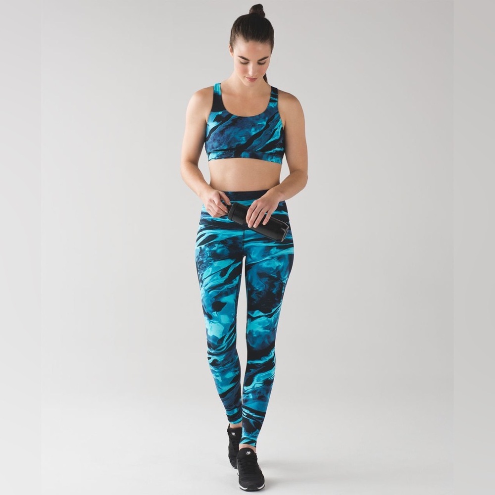 Lululemon Wunder Under Pant in Flux Wunder Under 50g Multi Black Size 6.